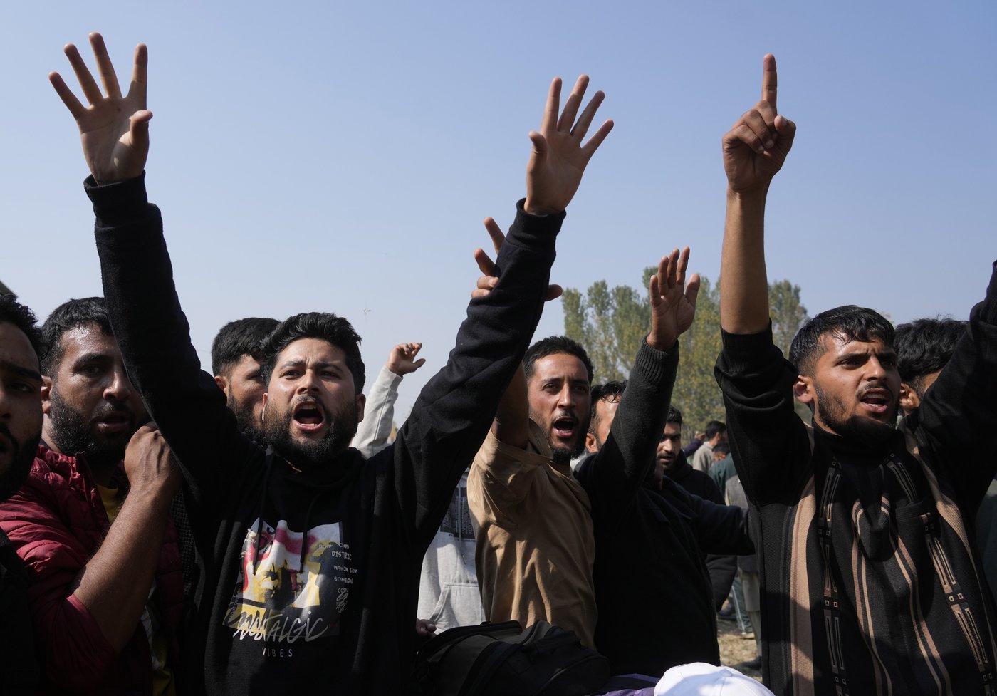 Gunmen kill 7 people working on a strategic tunnel project in Indian-controlled Kashmir | iNFOnews.ca Gunmen kill 7 people working on a strategic tunnel project in Indian-controlled Kashmir | iNFOnews.ca