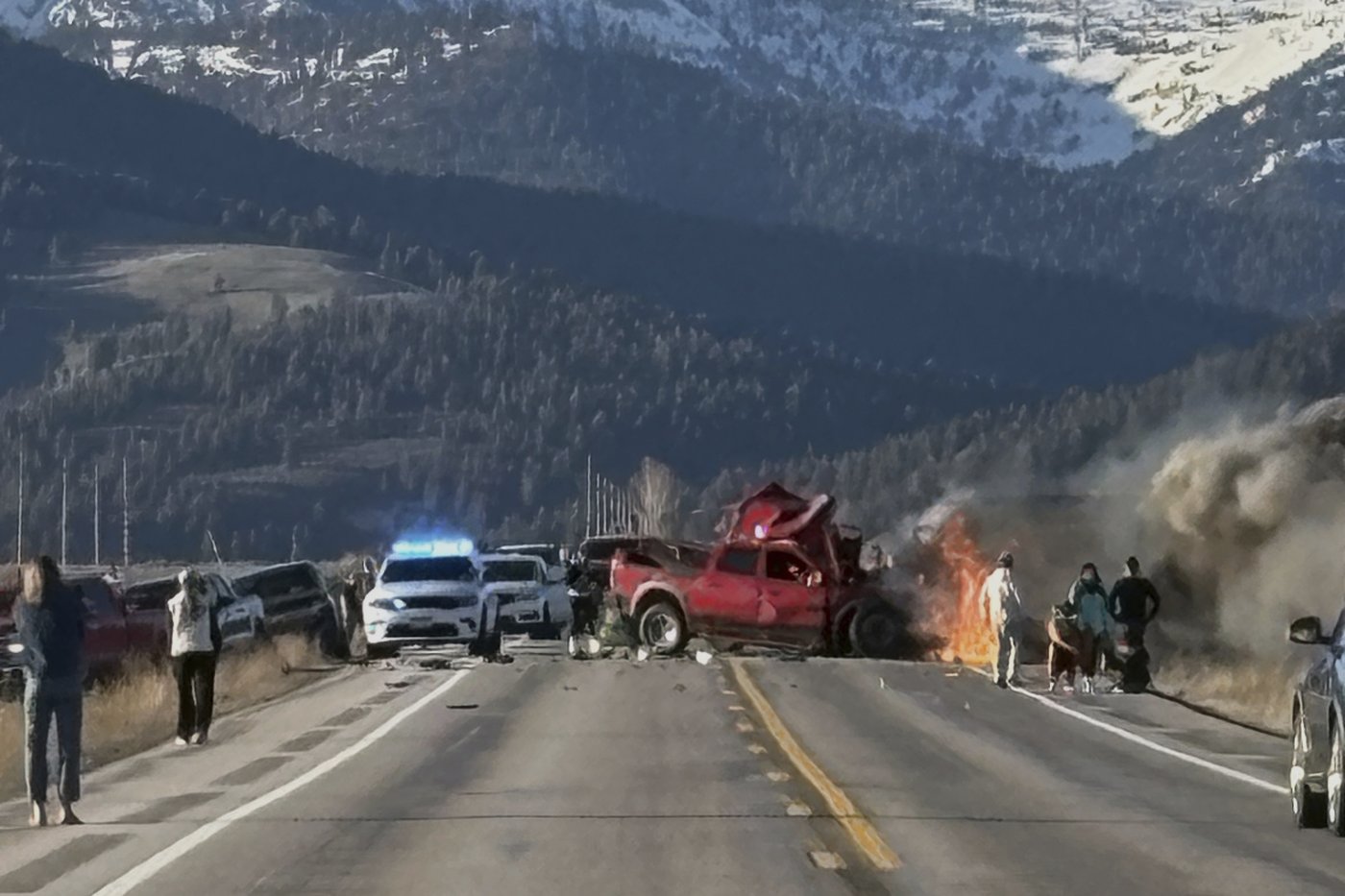 7 people are dead after a truck and tour van collided near Yellowstone, police say | iNFOnews.ca 7 people are dead after a truck and tour van collided near Yellowstone, police say | iNFOnews.ca