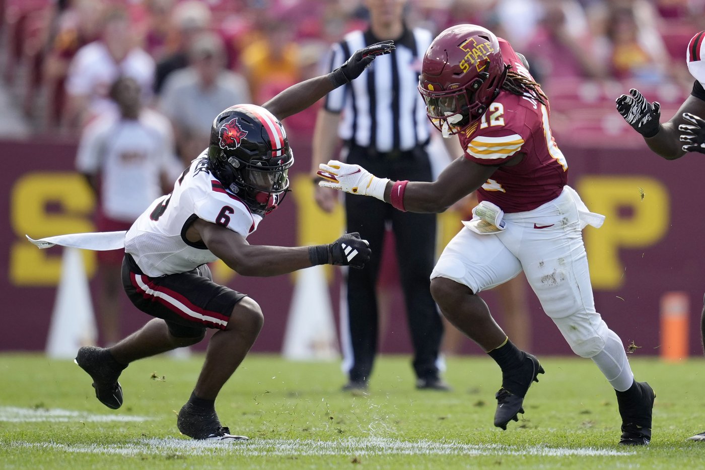 Rocco Becht has hand in 3 TDs, No. 20 Cyclones run off to a 52-7 win over Arkansas St. | iNFOnews.ca