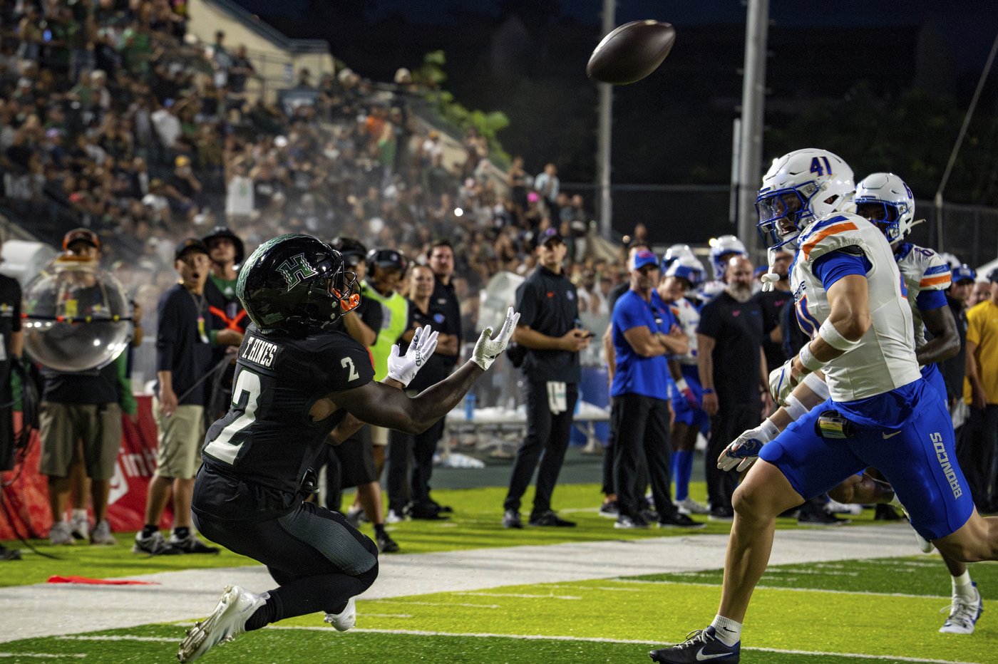 Jeanty rushes for 217 yards and TD, catches TD pass and Boise State downs Hawaii 28-7 | iNFOnews.ca