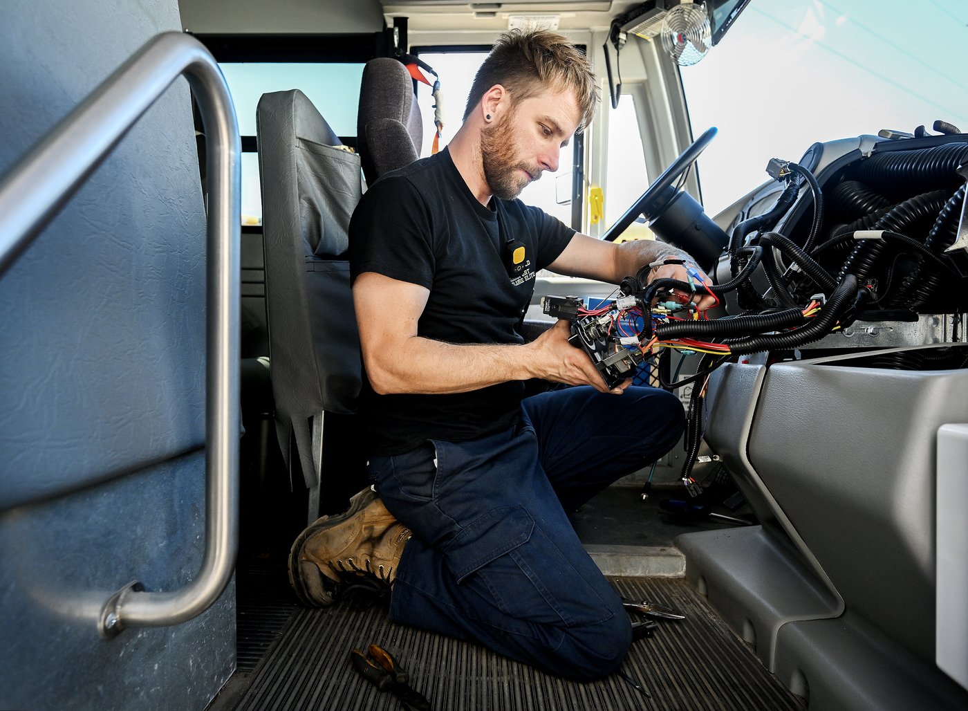 School bus fire: Quebec pulls all 1,200 Lion electric buses off roads for inspection | iNFOnews.ca