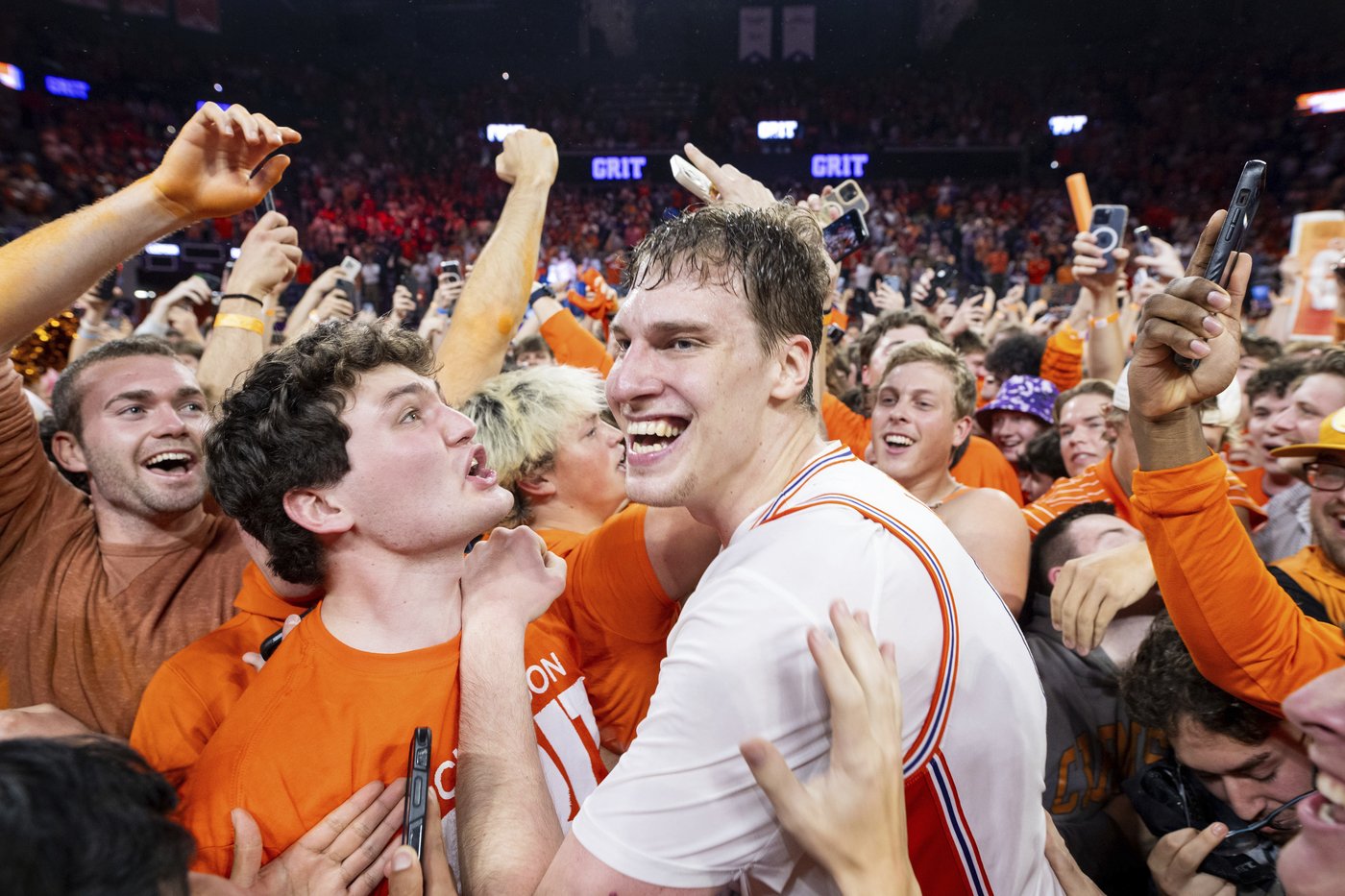 Lakhin scores 22, Clemson defeats No. 2 Duke 77-71 to snap Blue Devils' 16-game winning streak | iNFOnews.ca