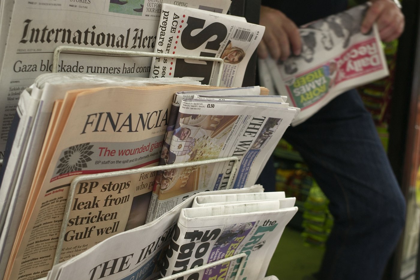 Life on the other side: Refugees from 'old media' flock to the promise of working for themselves | iNFOnews.ca