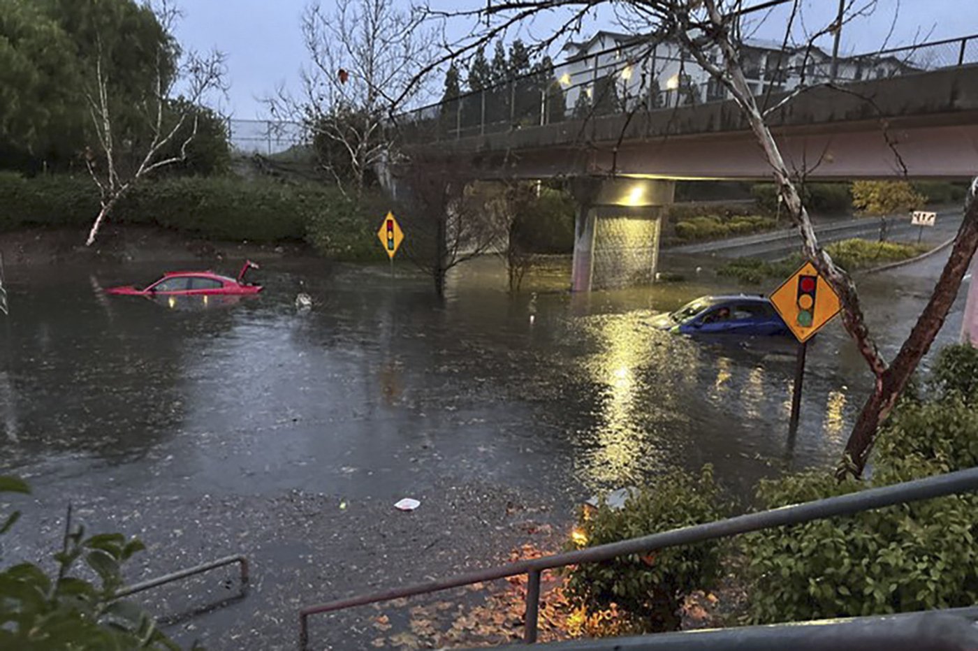 Storms across US bring heavy snow, dangerous ice and a tornado in California | iNFOnews.ca