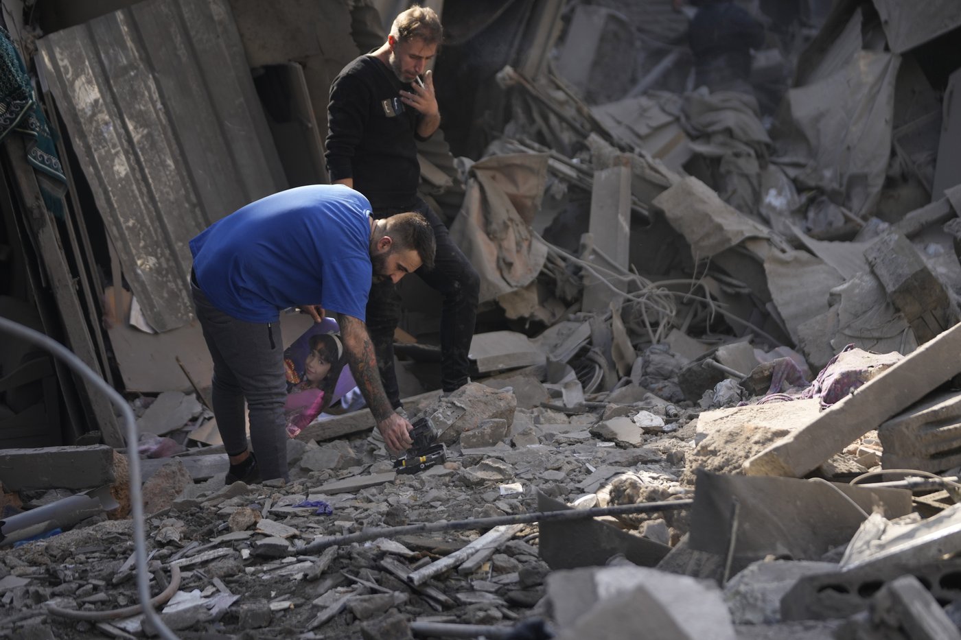 Israeli strikes in central Beirut kill at least 20 as diplomats push for a cease-fire | iNFOnews.ca Israeli strikes in central Beirut kill at least 20 as diplomats push for a cease-fire | iNFOnews.ca