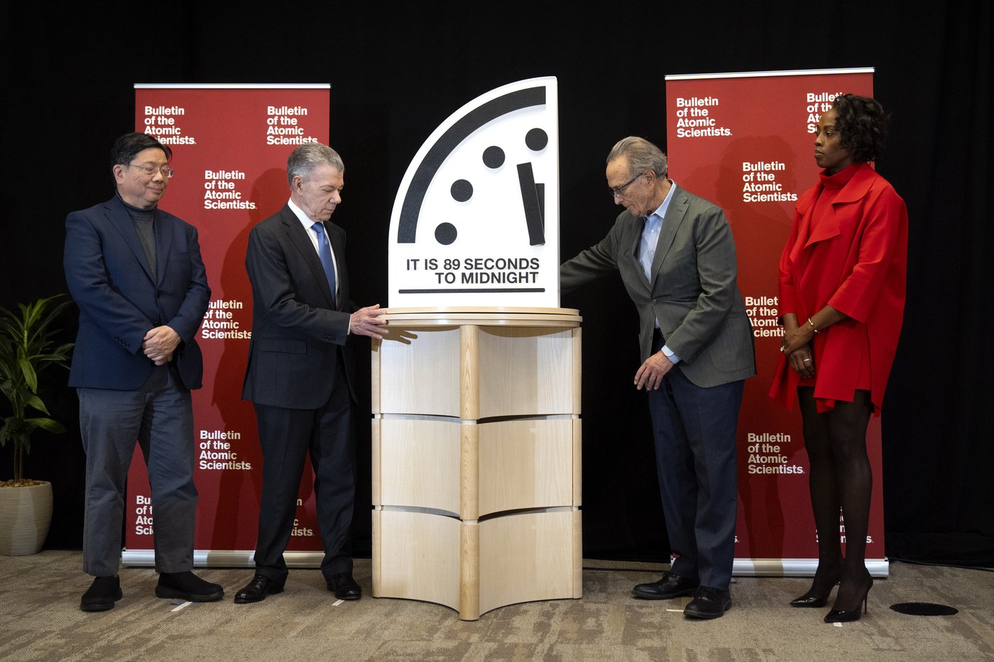'Doomsday Clock' moves closer to midnight amid threats of climate change, nuclear war, pandemics, AI | iNFOnews.ca 'Doomsday Clock' moves closer to midnight amid threats of climate change, nuclear war, pandemics, AI | iNFOnews.ca
