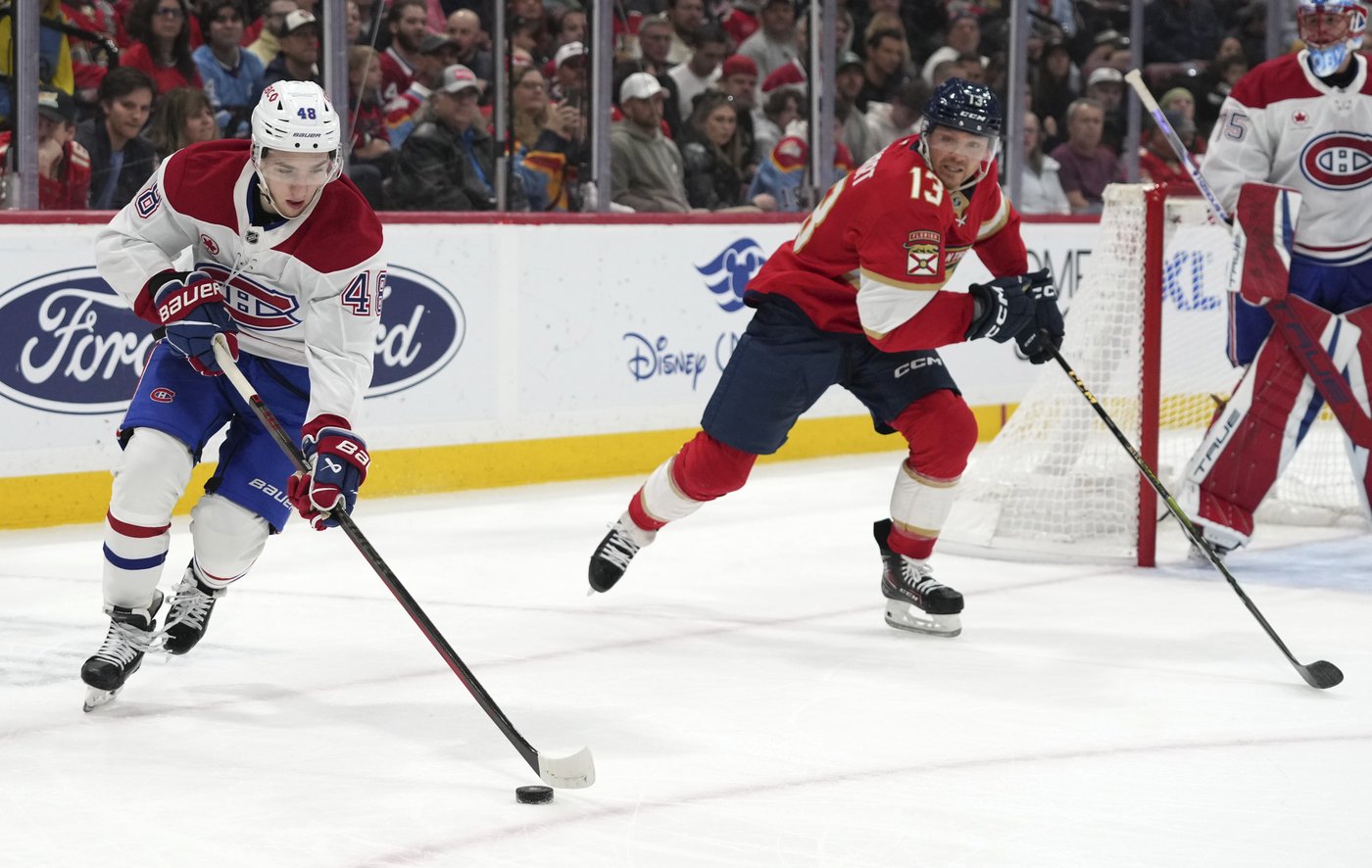 Dobes gets shutout in NHL debut, Canadiens blank Panthers 4-0 | iNFOnews.ca