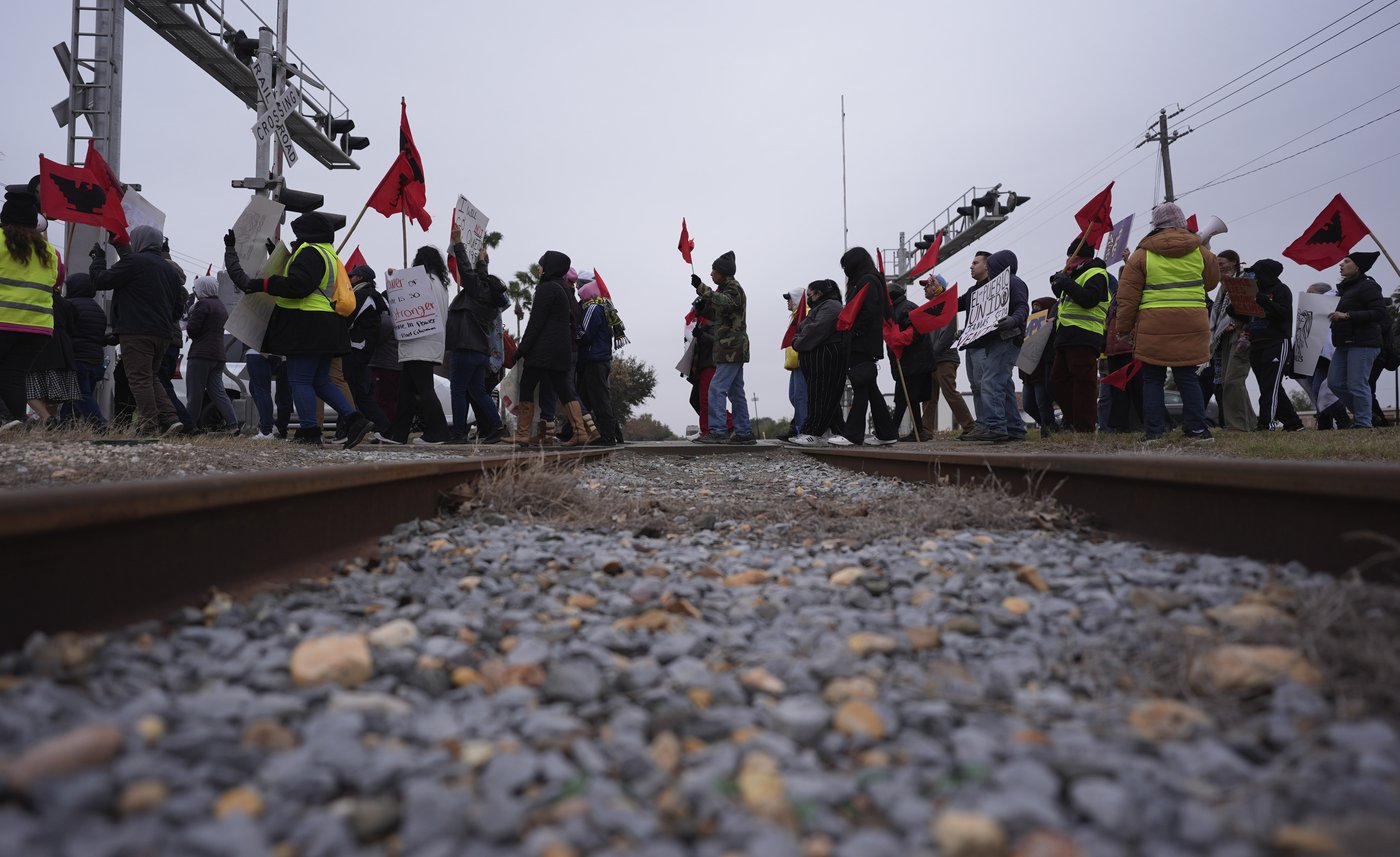 Orders to leave the country - some for US citizens - sow confusion among immigrants | iNFOnews.ca Orders to leave the country - some for US citizens - sow confusion among immigrants | iNFOnews.ca