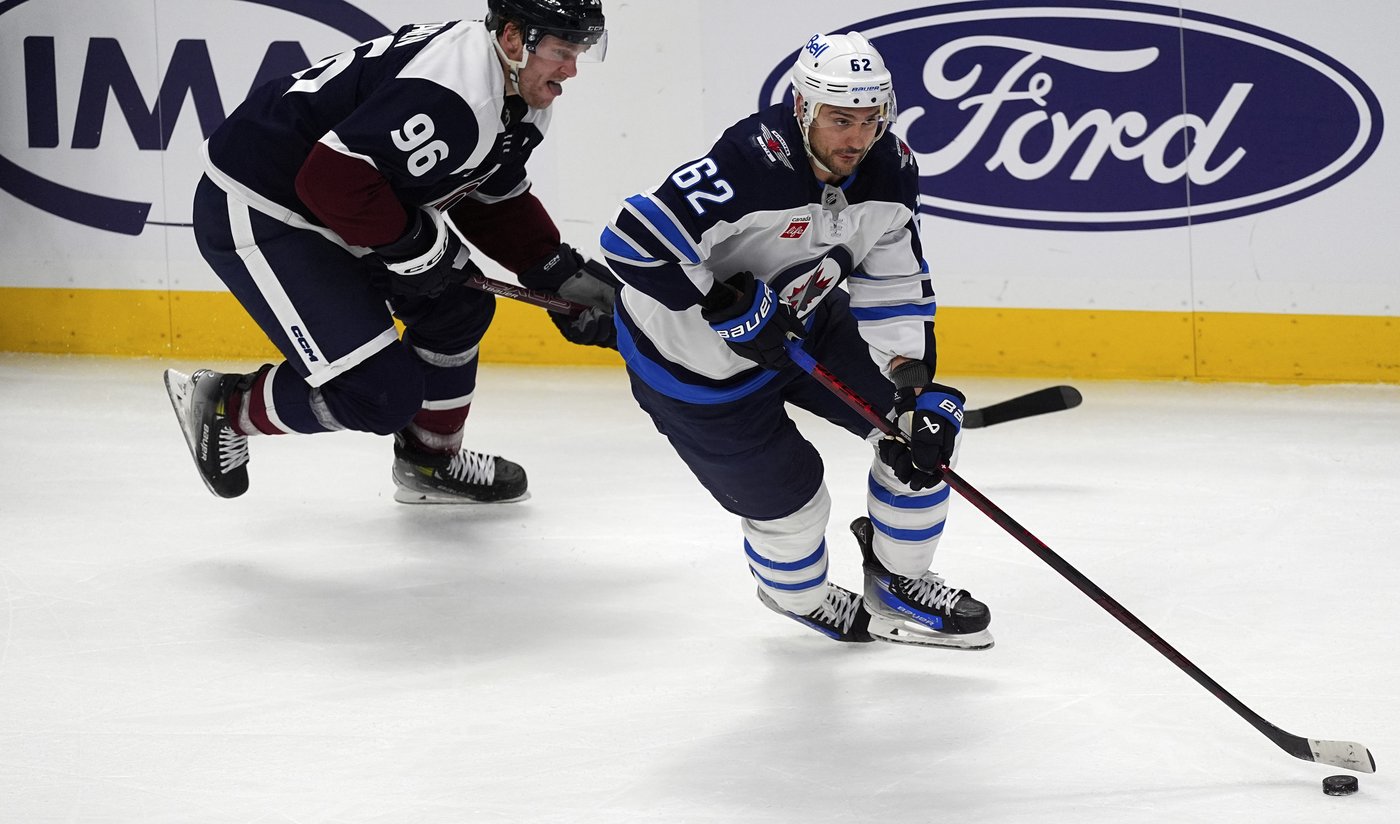 Mittelstadt leads Avalanche past NHL-leading Jets 5-2 | iNFOnews.ca