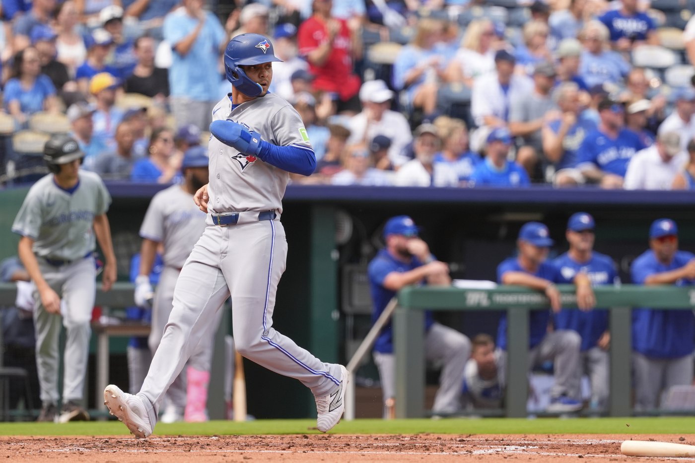 Blue Jays clinch playoff spot with 8-5 win over Royals | iNFOnews.ca Blue Jays clinch playoff spot with 8-5 win over Royals | iNFOnews.ca