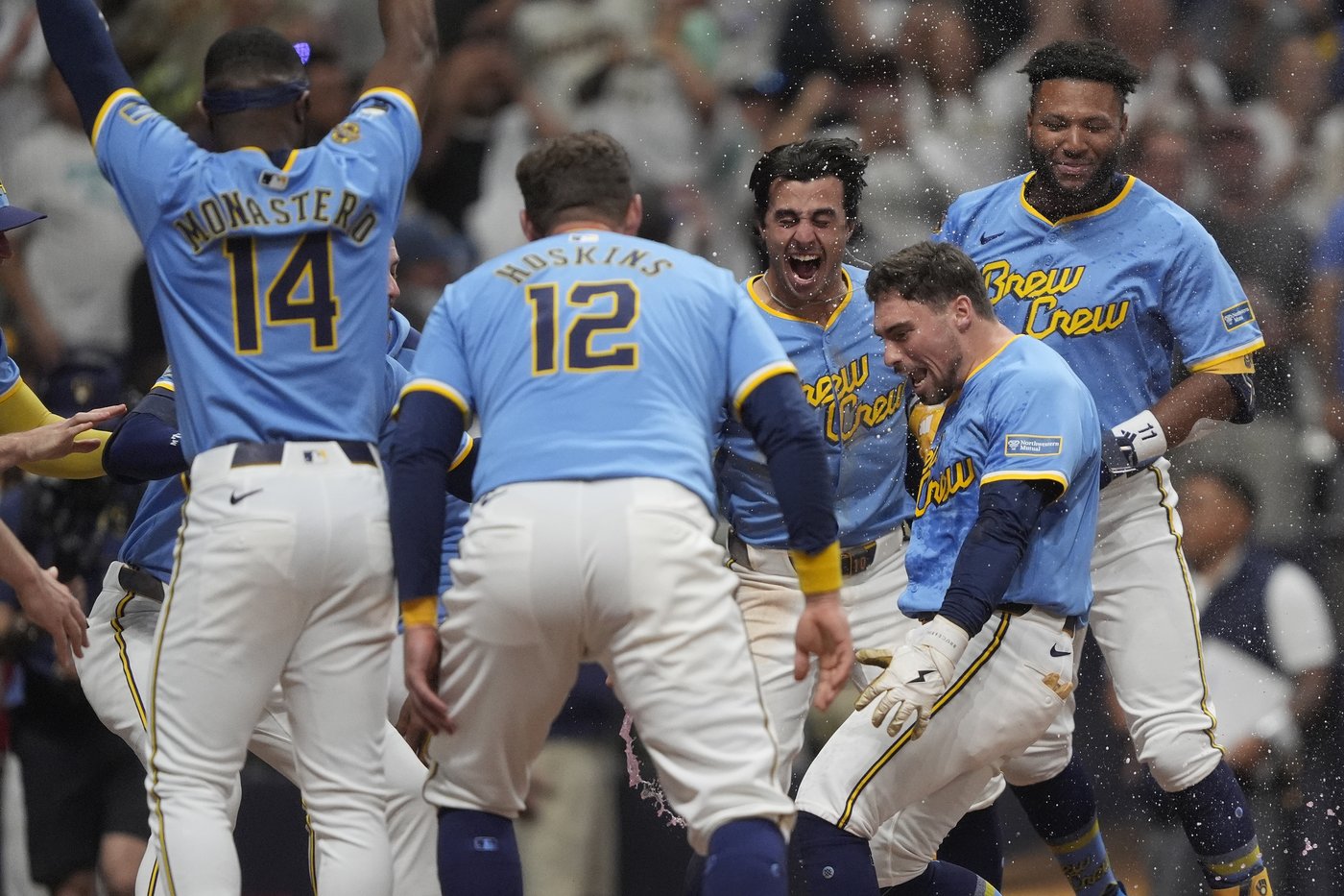 Caleb Durbin hits a walk-off homer to give the Brewers 4-3 victory over the Padres | iNFOnews.ca Caleb Durbin hits a walk-off homer to give the Brewers 4-3 victory over the Padres | iNFOnews.ca