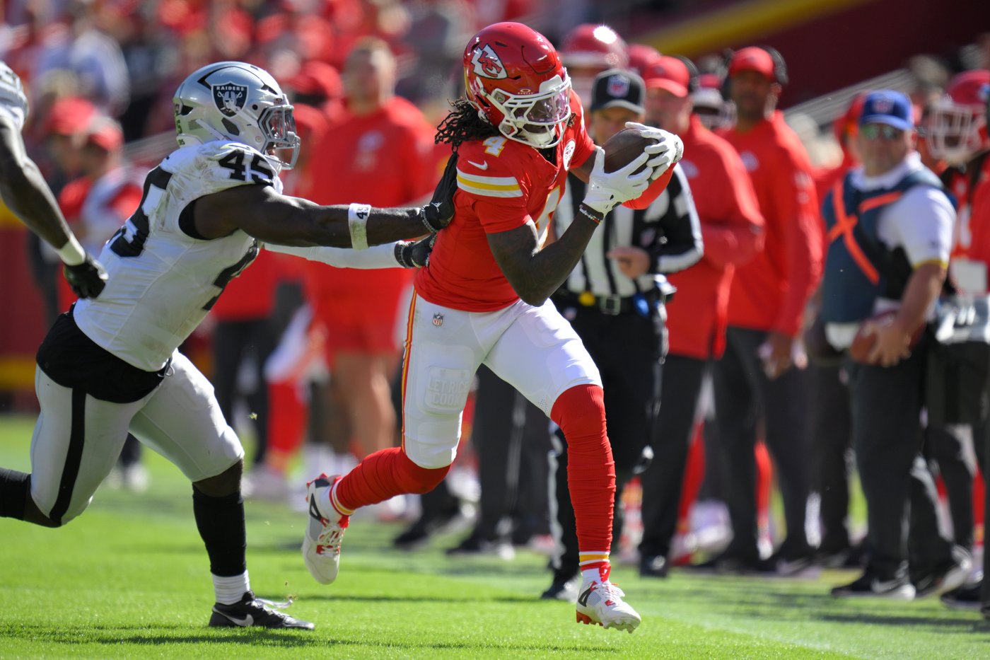 Patrick Mahomes leads Chiefs to 31-0 rout of Raiders as Rashee Rice returns with 2 TDs | iNFOnews.ca