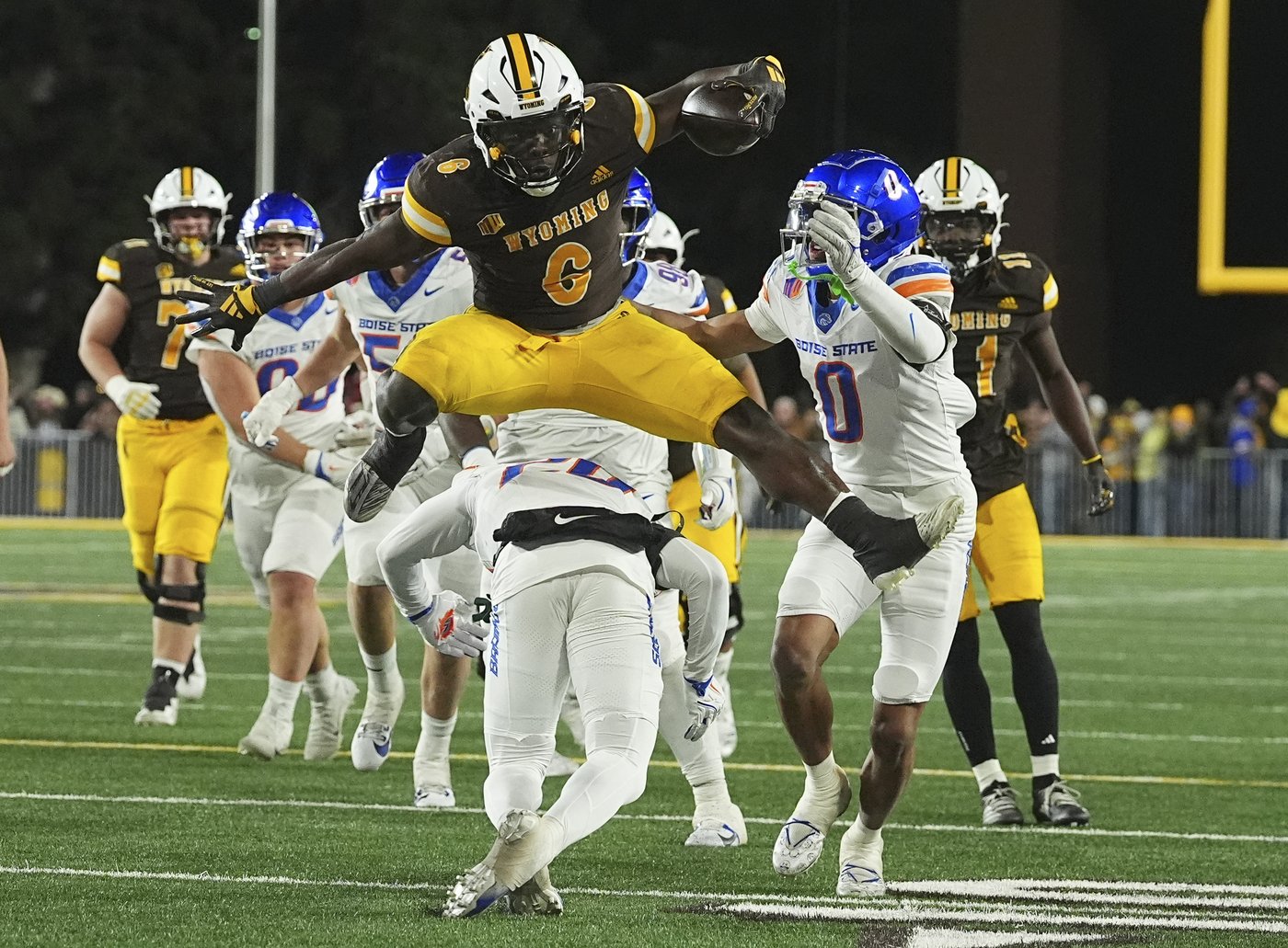 No. 12 Boise State holds off stubborn Wyoming 17-13 and advances to Mountain West title game | iNFOnews.ca