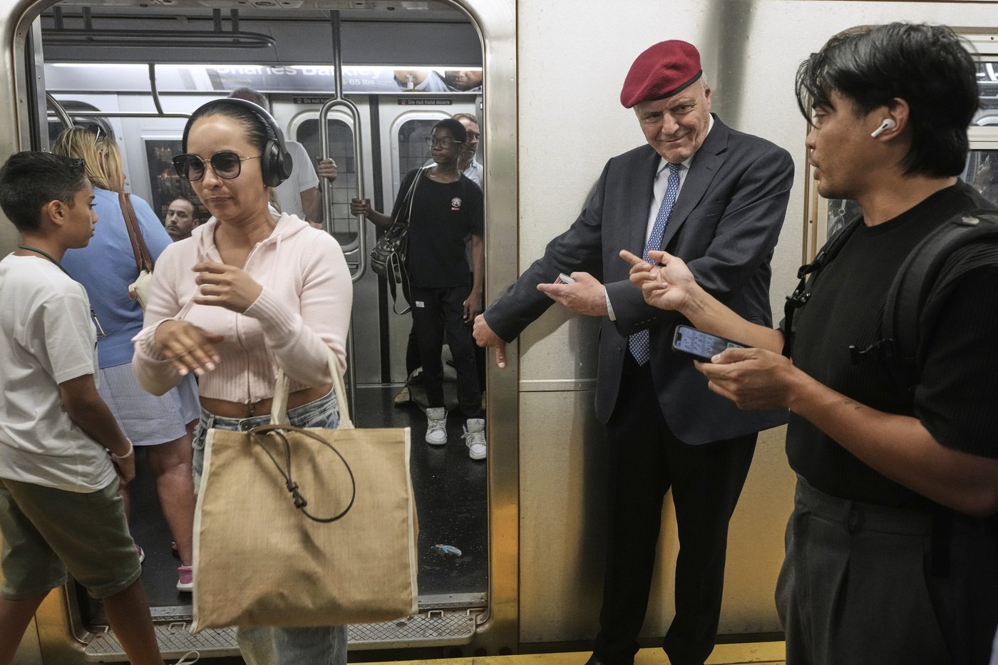 Red beret-wearing Republican Curtis Sliwa likes his chances in a crowded NYC mayor's race | iNFOnews.ca