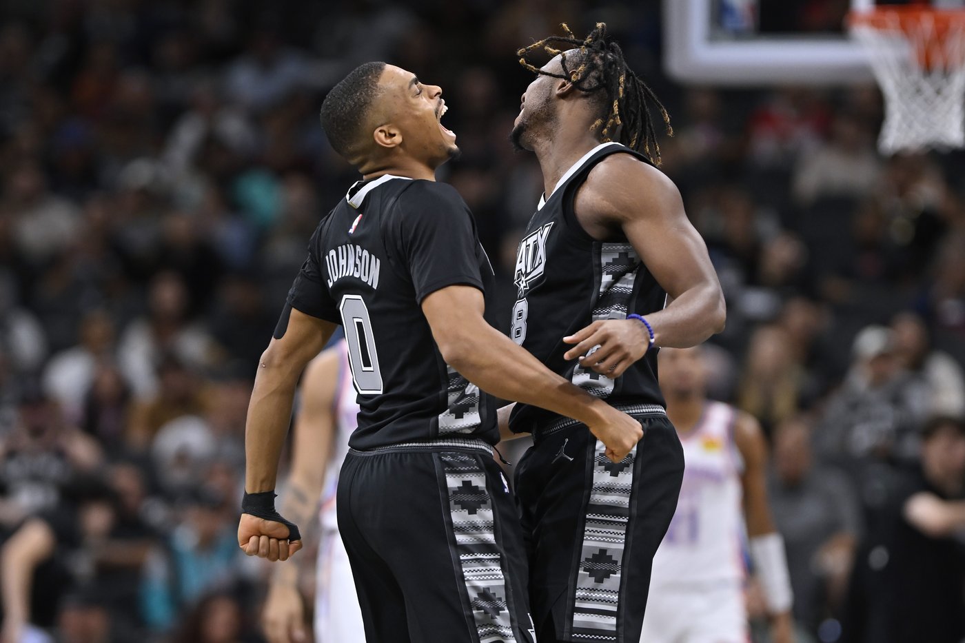 Johnson, Barnes help Spurs fend off hard-charging Thunder for first NBA Cup victory, 110-104 | iNFOnews.ca