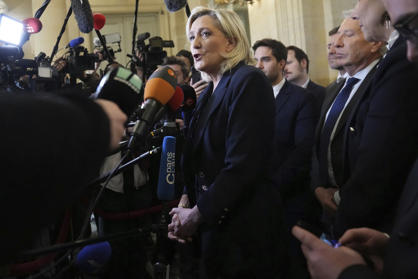 France’s government looks on the brink of collapse. What’s next? | iNFOnews.ca