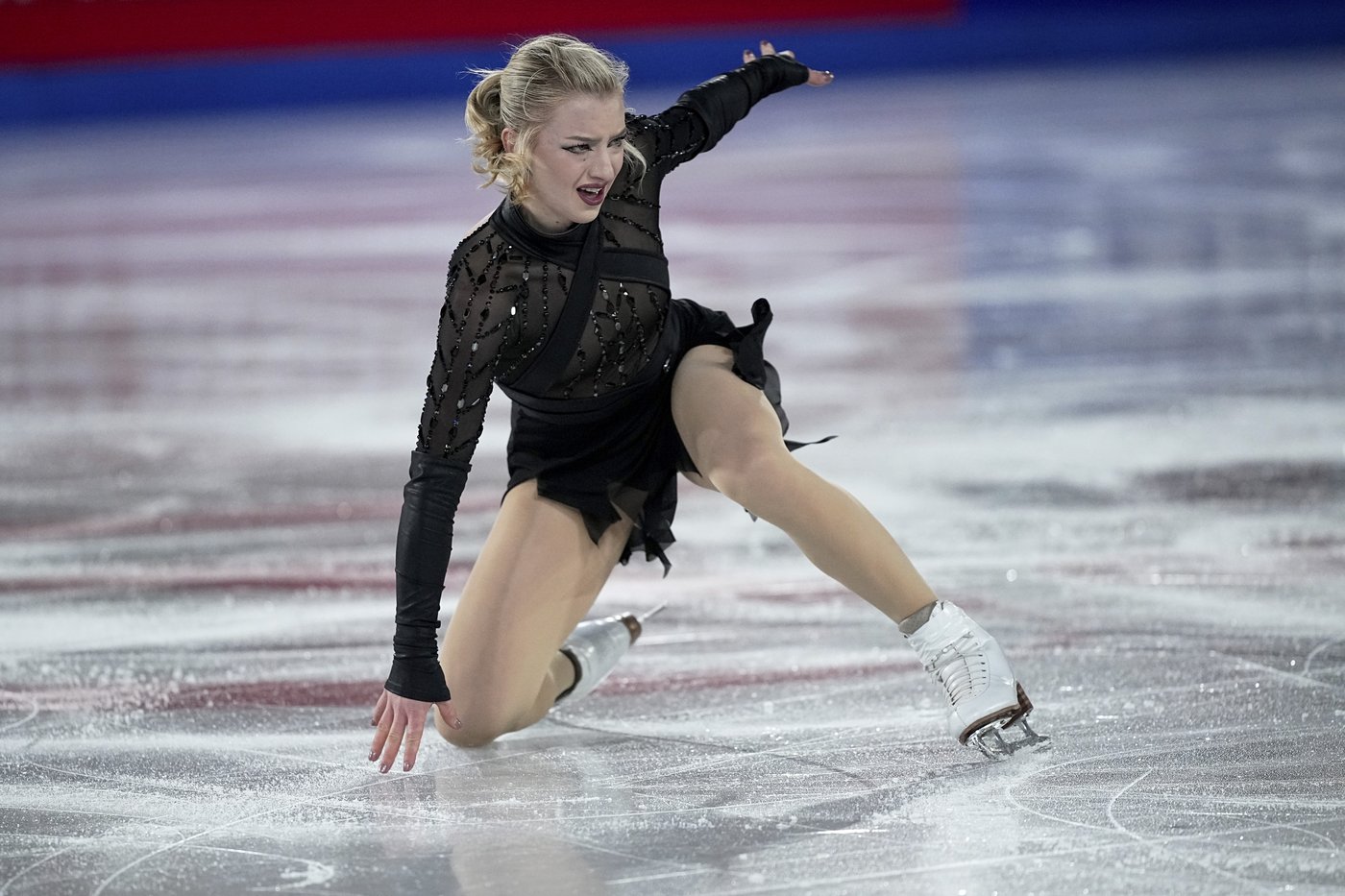 Amber Glenn takes the lead in Grand Prix Final figure skating after Kaori Sakamoto falls | iNFOnews.ca Amber Glenn takes the lead in Grand Prix Final figure skating after Kaori Sakamoto falls | iNFOnews.ca