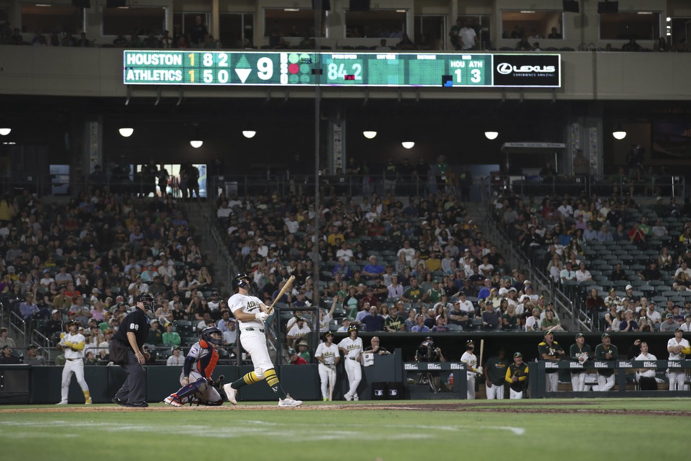 Nick Kurtz homers in 9th inning for second straight day to give Athletics 3-1 victory over Astros | iNFOnews.ca