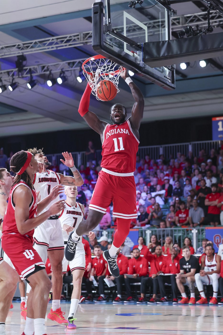 Louisville scores 52 second-half points to race past No. 14 Indiana 89-61 in the Battle 4 Atlantis | iNFOnews.ca Louisville scores 52 second-half points to race past No. 14 Indiana 89-61 in the Battle 4 Atlantis | iNFOnews.ca