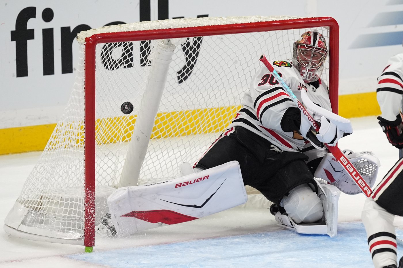 Panthers fans cheer for former goalie Spencer Knight in season opener | iNFOnews.ca Panthers fans cheer for former goalie Spencer Knight in season opener | iNFOnews.ca