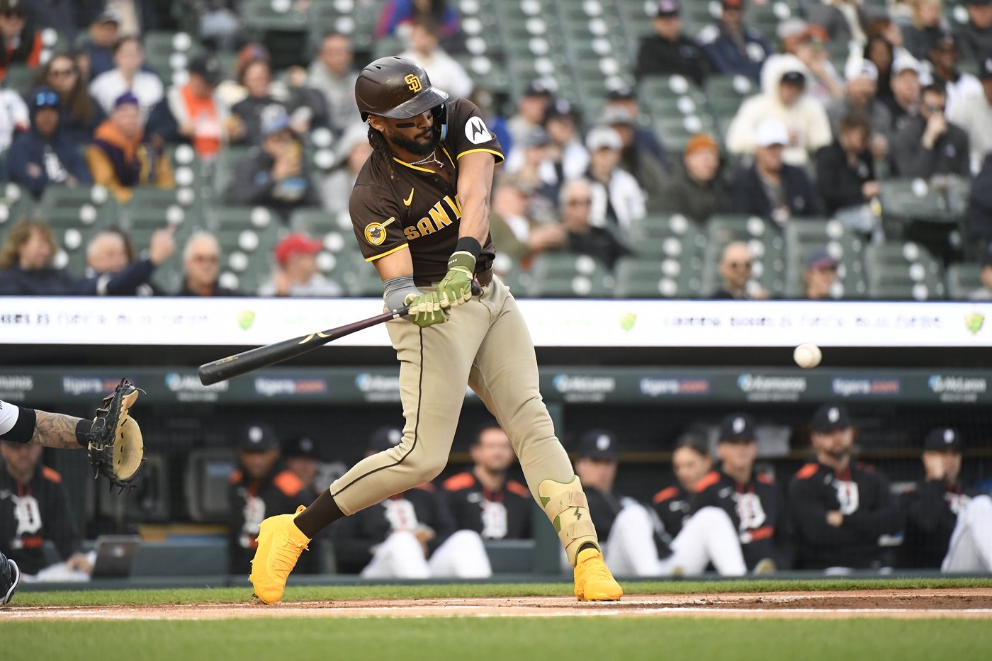 MLB offense rises with temperature, batting average of .242 up from .240 through April last year | iNFOnews.ca