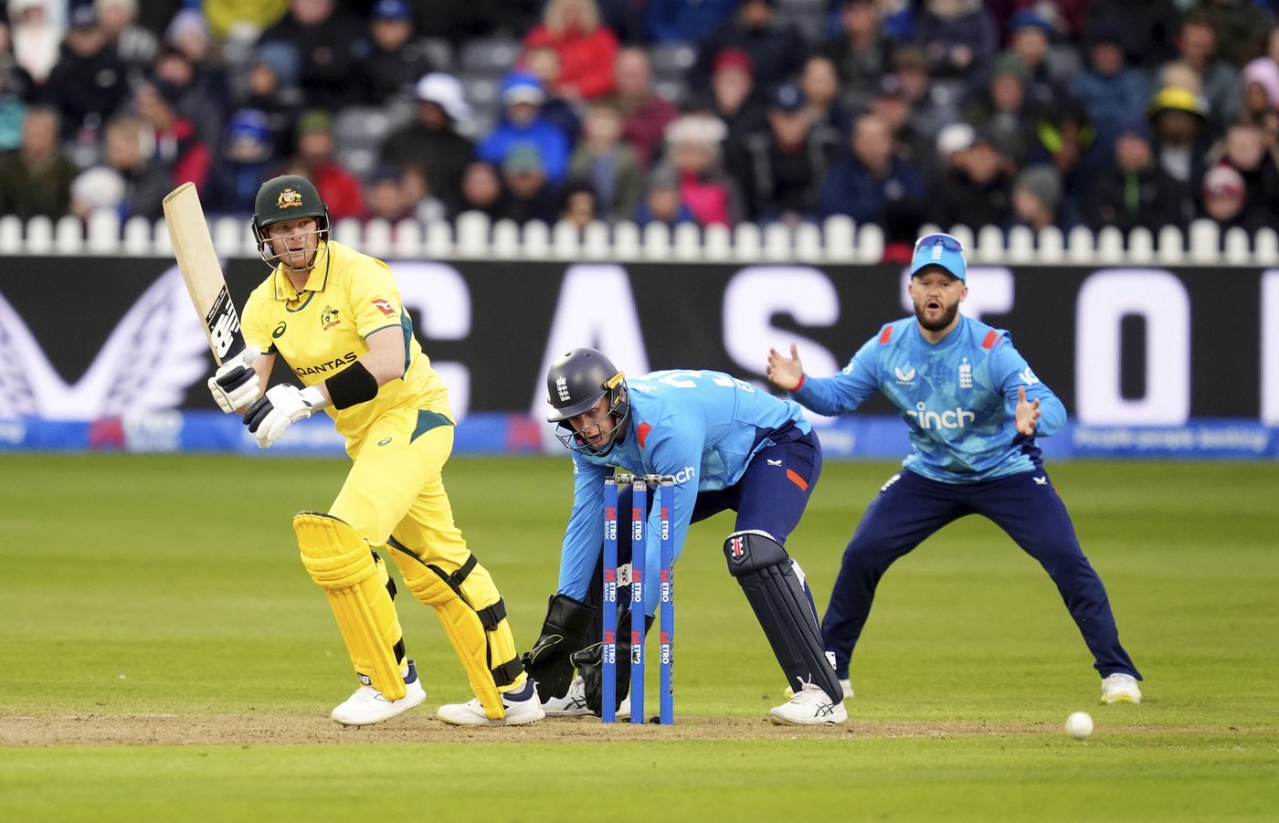 Australia clinches one-day cricket series 3-2 after rain arrives too late for England | iNFOnews.ca
