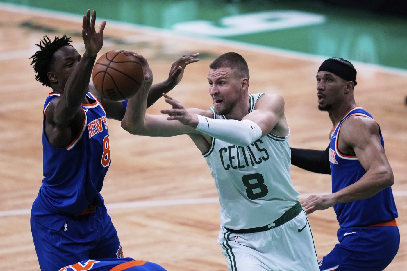 Celtics stick with Horford over Porzingis as starting center in Game 3 vs. Knicks | iNFOnews.ca Celtics stick with Horford over Porzingis as starting center in Game 3 vs. Knicks | iNFOnews.ca