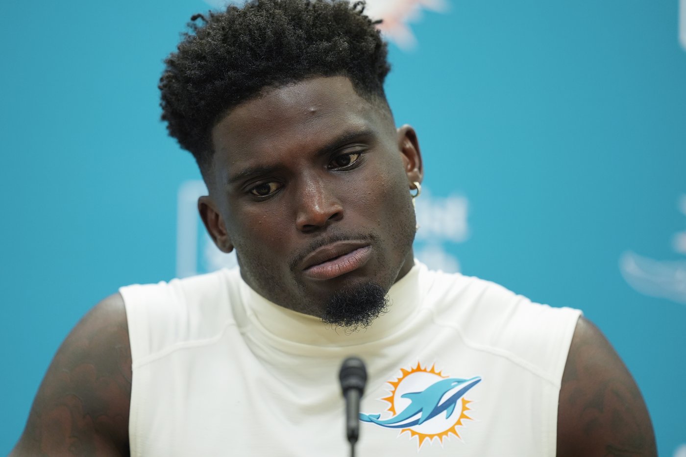 Dolphins WR Tyreek Hill says he's happy in Miami amid trade rumors | iNFOnews.ca