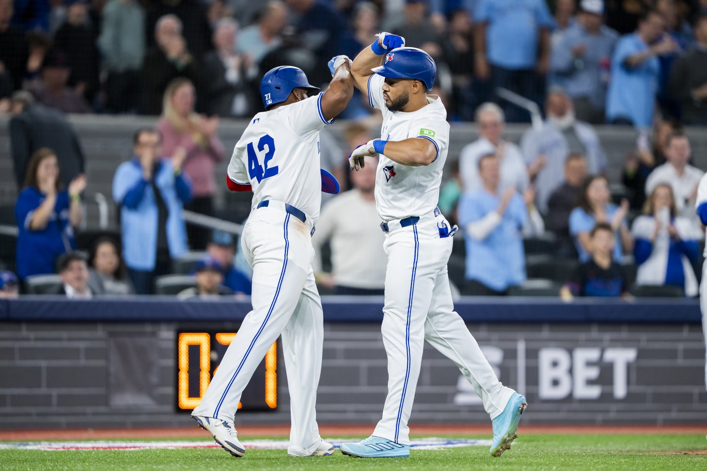Santander and Roden hit home runs to power Blue Jays to 6-3 victory over Braves | iNFOnews.ca