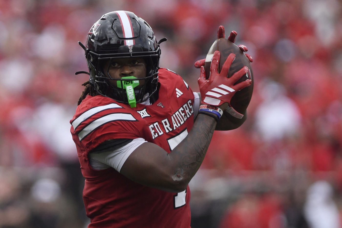 Behren Morton throws 4 TD passes in unbeaten Texas Tech's 45-14 victory over winless Oregon State | iNFOnews.ca