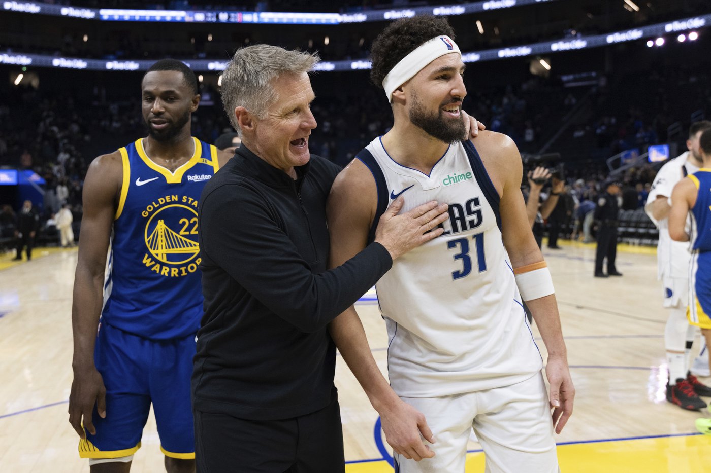 Mavericks, Warriors combine for NBA-record 48 3-pointers in Dallas' 143-133 victory | iNFOnews.ca
