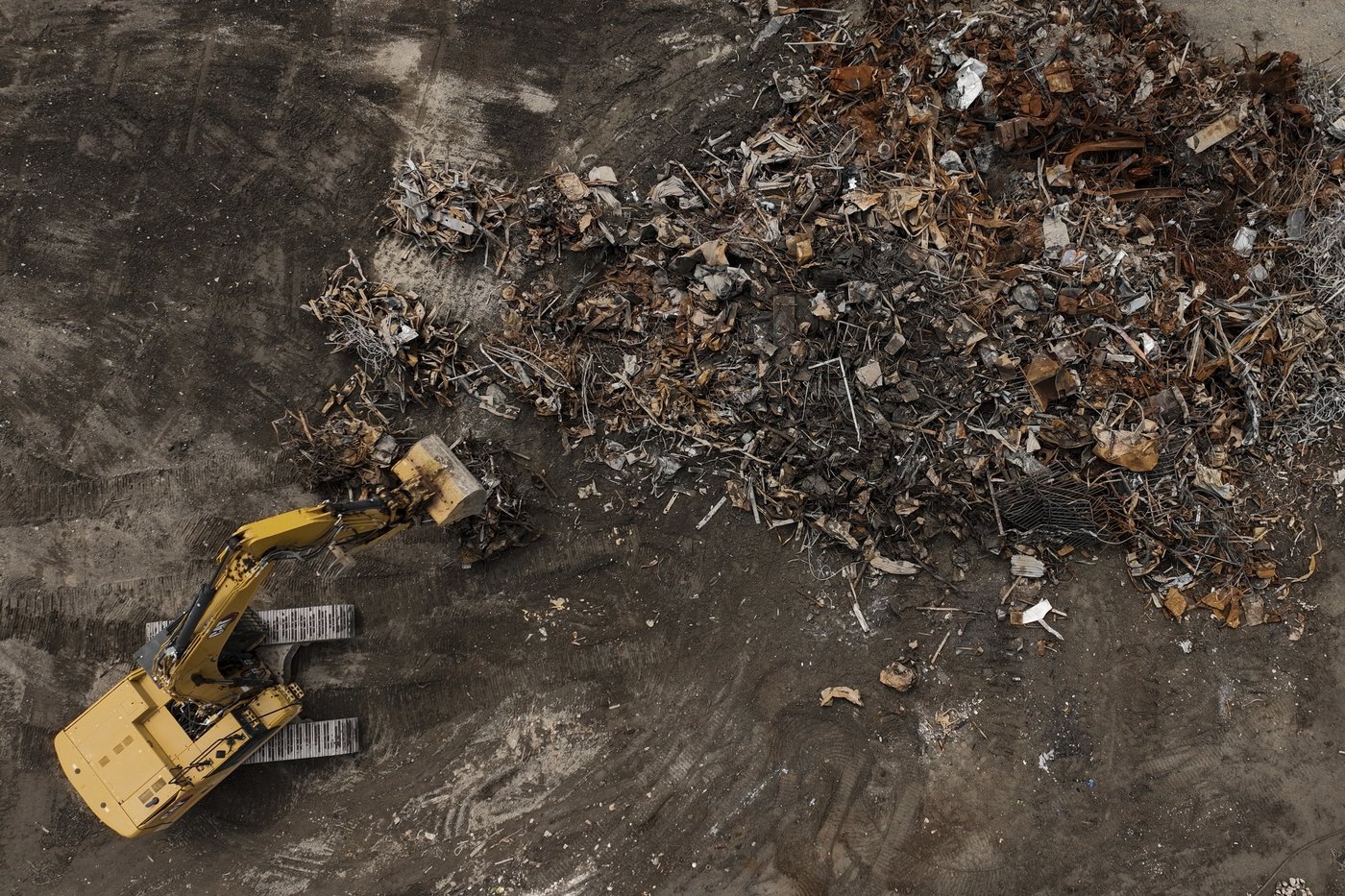 LA fires charred homes into piles of metal and concrete. By recycling them, they're given new life | iNFOnews.ca LA fires charred homes into piles of metal and concrete. By recycling them, they're given new life | iNFOnews.ca