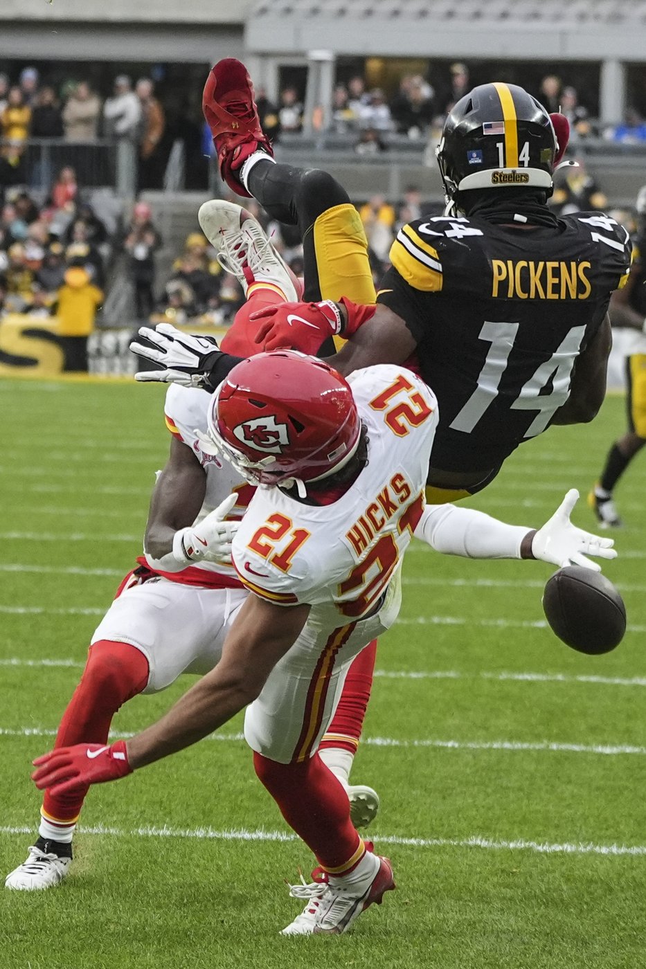 NFL roundup: Chiefs secure top seed with 29-10 win over sliding Steelers | iNFOnews.ca