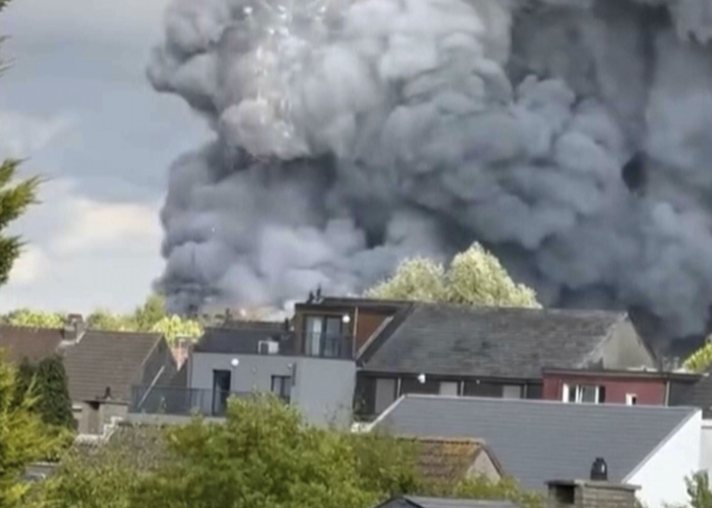 Fire engulfs main stage of Belgium's Tomorrowland music festival ahead of Friday start | iNFOnews.ca