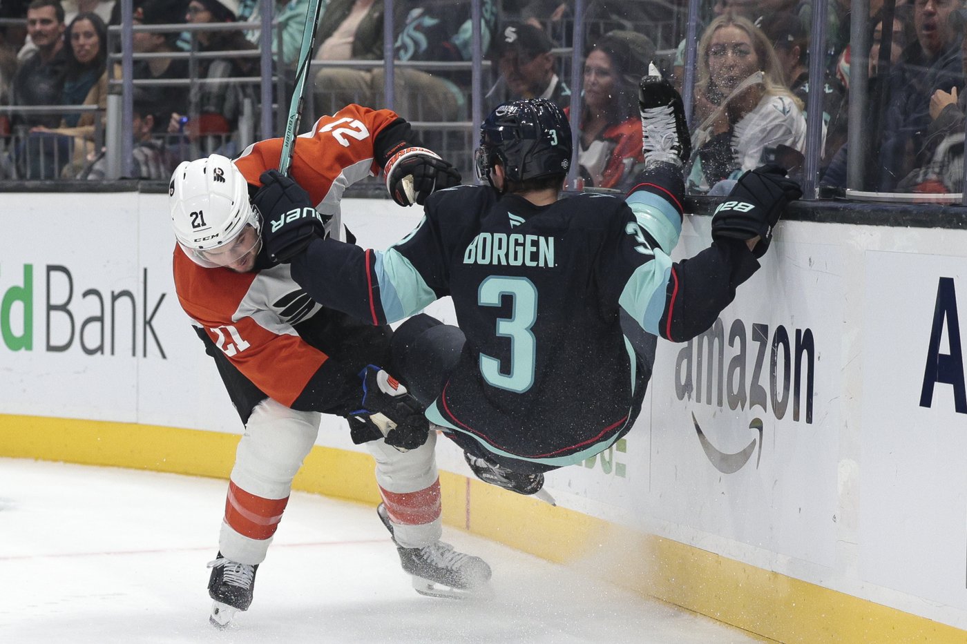Kraken score 4 goals in 2nd period, hold off late Flyers rally in 6-4 win | iNFOnews.ca