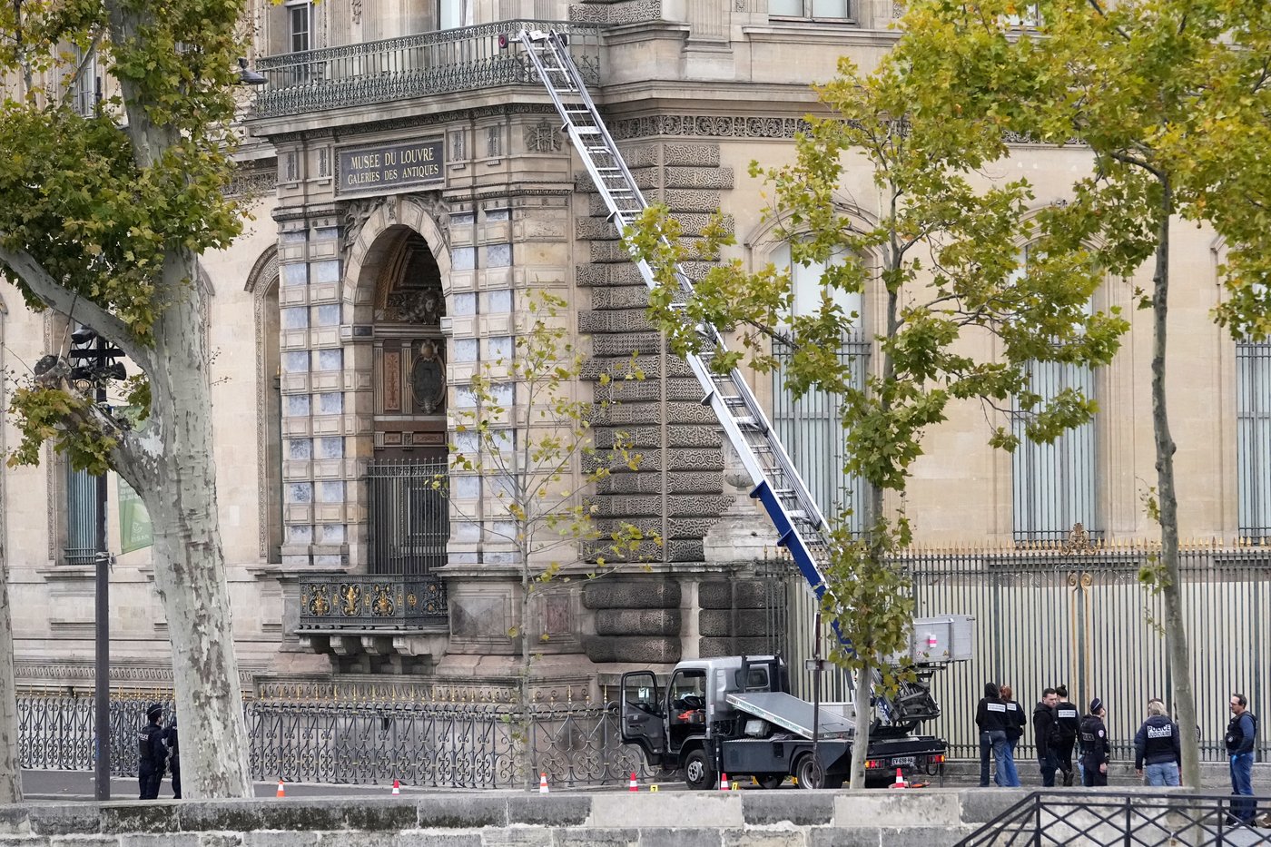 How a German freight lift became an unexpected social media star in the Louvre heist | iNFOnews.ca How a German freight lift became an unexpected social media star in the Louvre heist | iNFOnews.ca