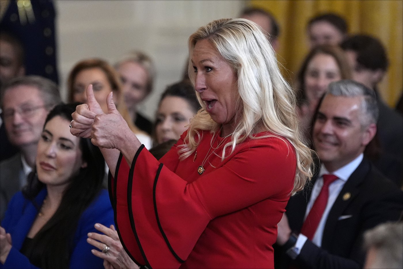 Trump signs executive order intended to bar transgender athletes from girls' and women's sports | iNFOnews.ca