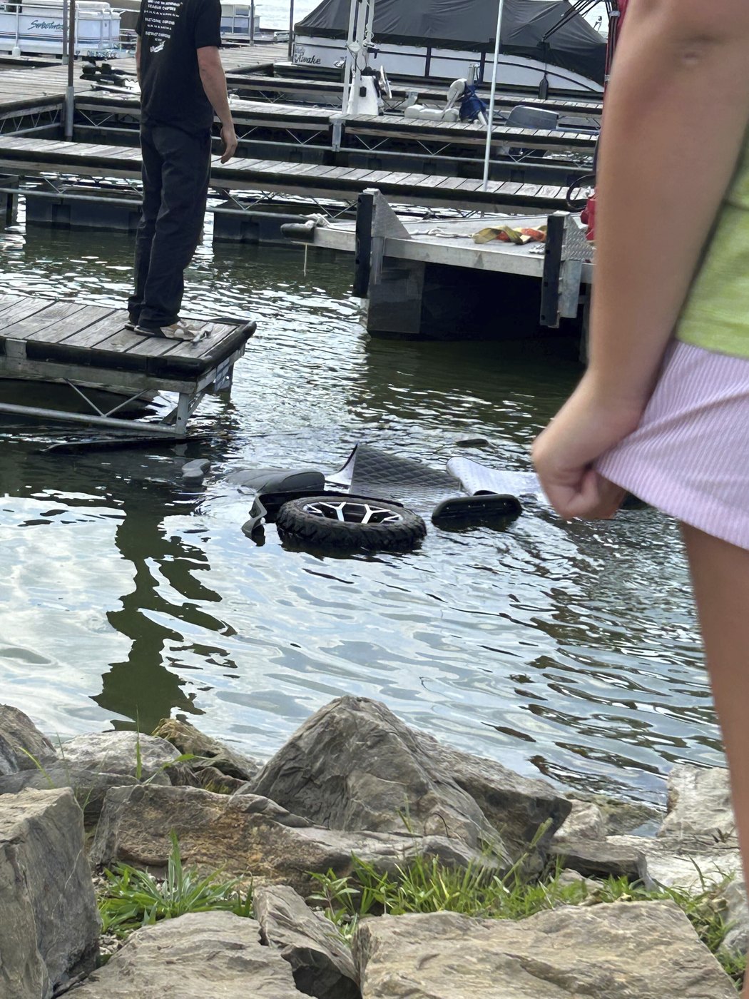 Amish woman accused of killing her 4-year-old son by throwing him into an Ohio lake | iNFOnews.ca