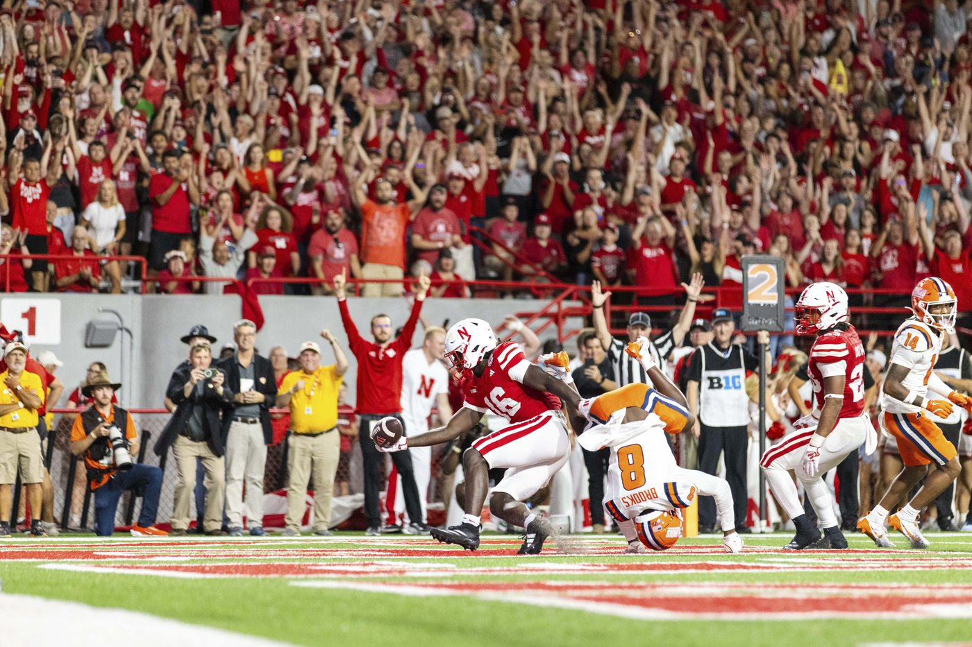 Luke Altmyer throws 4 TD passes, leads No. 24 Illinois to 31-24 OT win over No. 22 Nebraska | iNFOnews.ca Luke Altmyer throws 4 TD passes, leads No. 24 Illinois to 31-24 OT win over No. 22 Nebraska | iNFOnews.ca