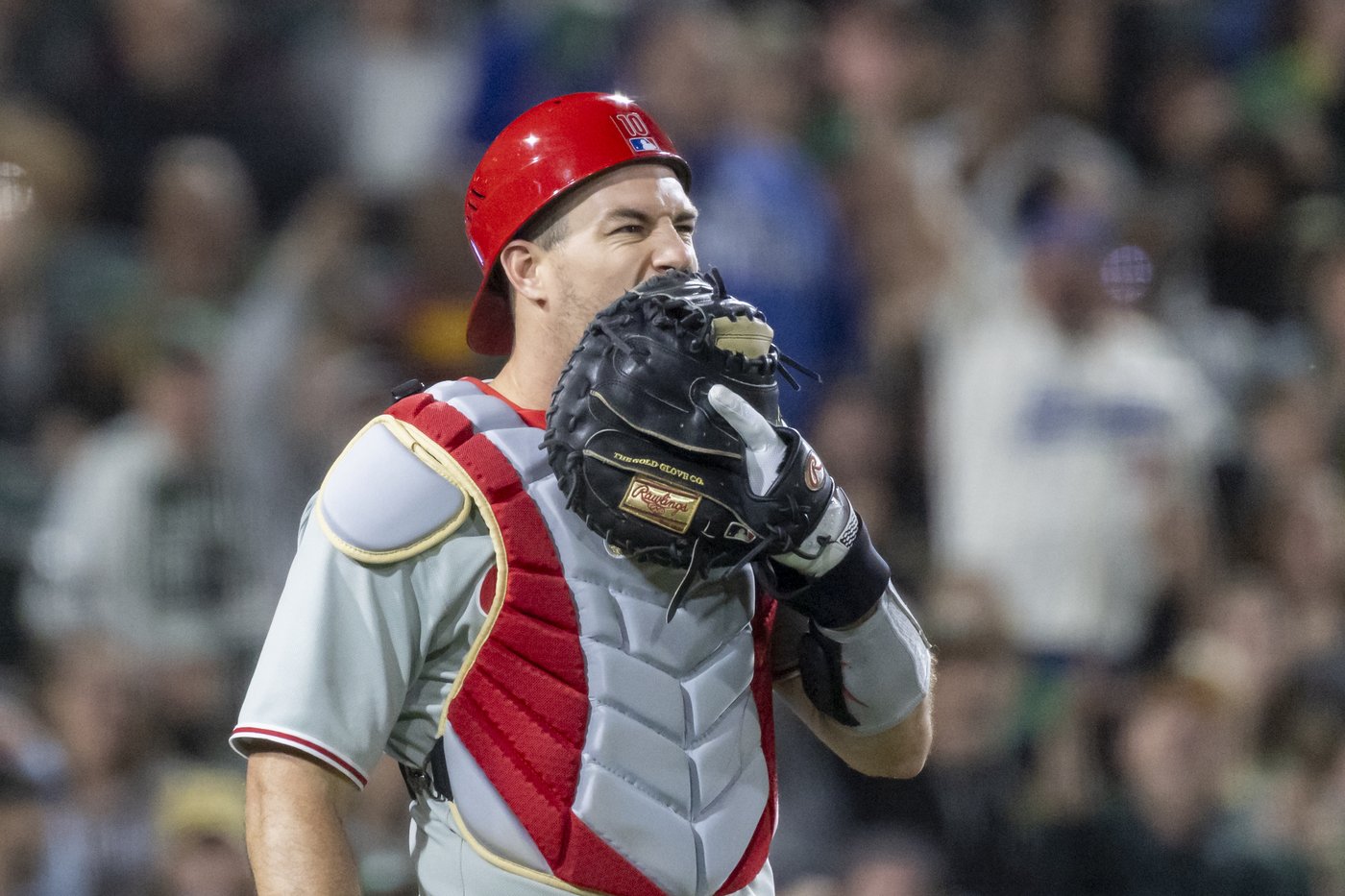Phillies catcher J.T. Realmuto leaves game after being hit in area of protective cup by foul tip | iNFOnews.ca