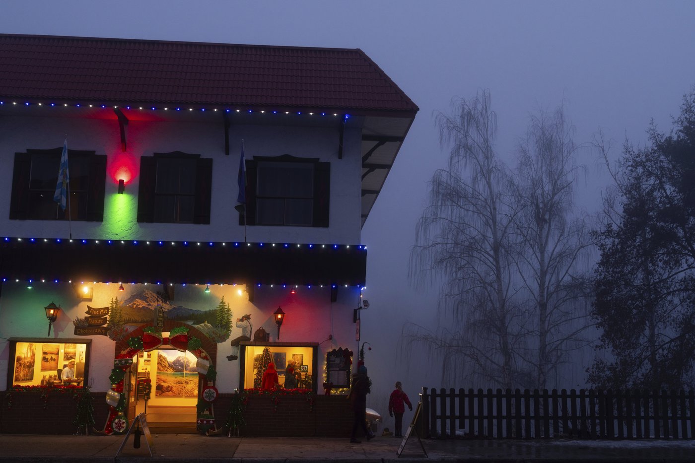 Magic and lights draw crowds to an alpine village in Washington state for Christmas | iNFOnews.ca