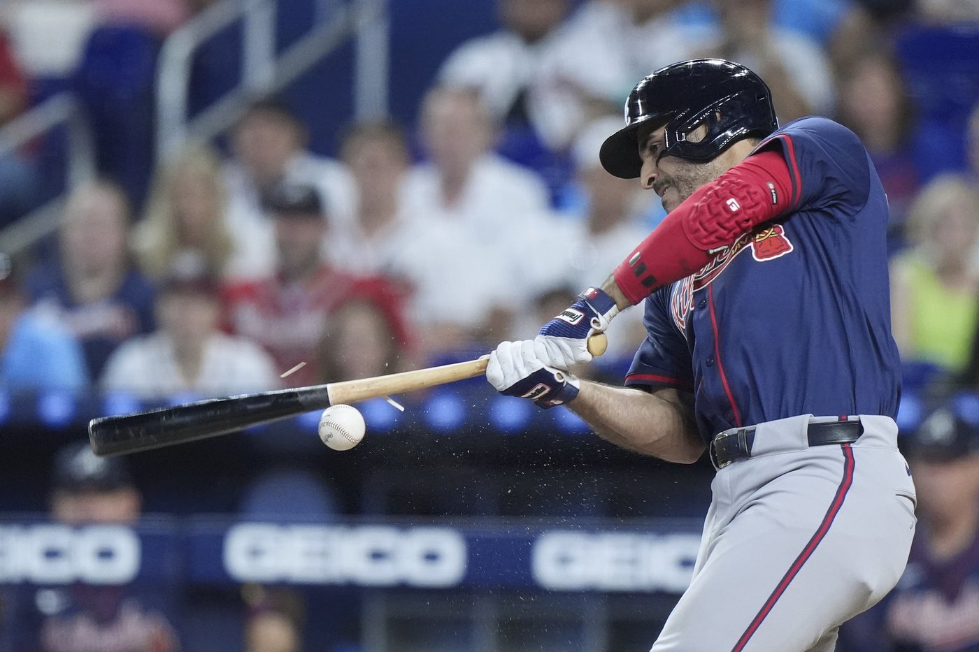 Albies, Urshela homer as Braves edge Marlins 5-4 | iNFOnews.ca