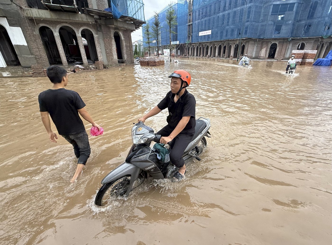 Heavy rain causes flooding, landslides and 8 deaths in Vietnam and Thailand | iNFOnews.ca Heavy rain causes flooding, landslides and 8 deaths in Vietnam and Thailand | iNFOnews.ca