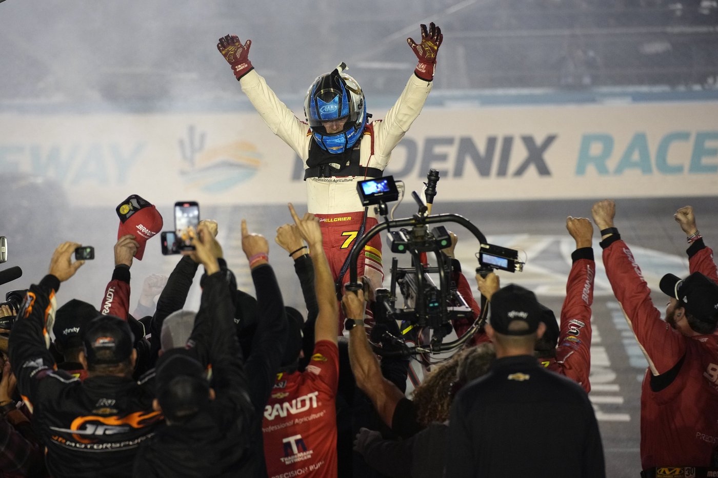 Justin Allgaier wins 1st NASCAR Xfinity title, capping comeback by passing Hill and Custer late | iNFOnews.ca