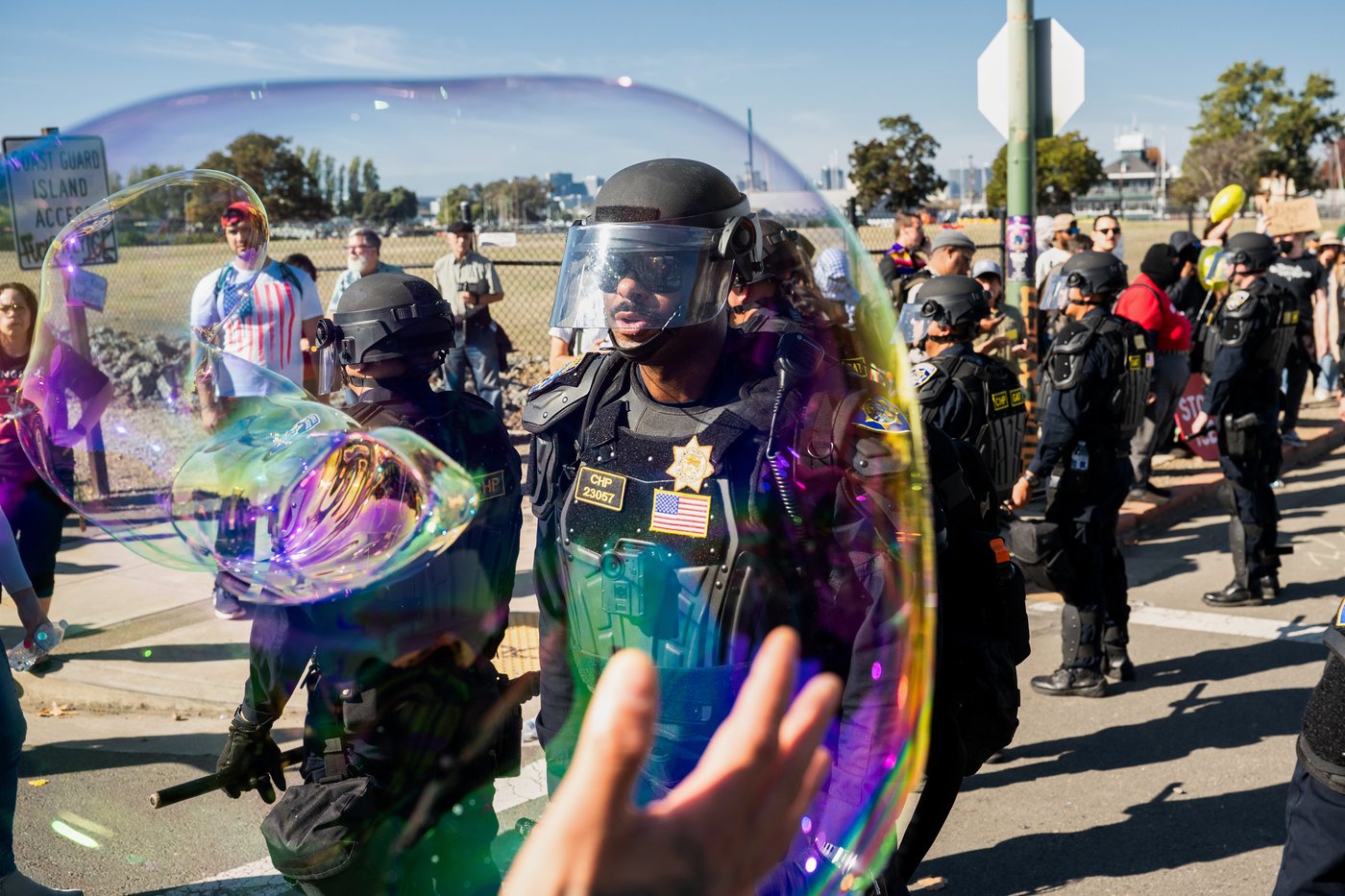 Photos of protesters pushing back on Trump’s plan to surge federal troops to San Francisco | iNFOnews.ca