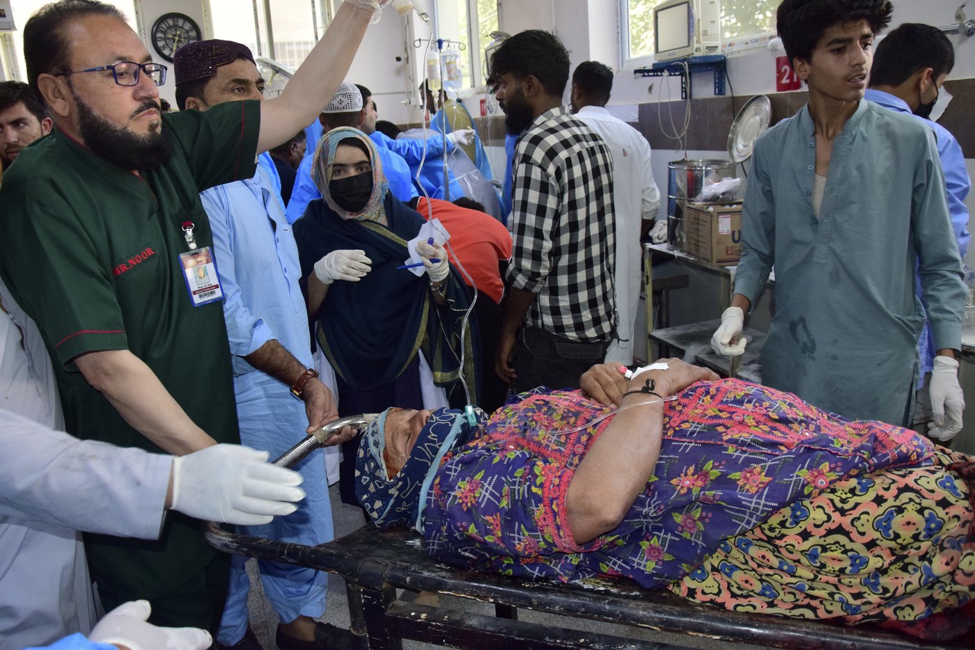 A powerful suicide bombing at a rail station in southwestern Pakistan kills at least 26 | iNFOnews.ca A powerful suicide bombing at a rail station in southwestern Pakistan kills at least 26 | iNFOnews.ca