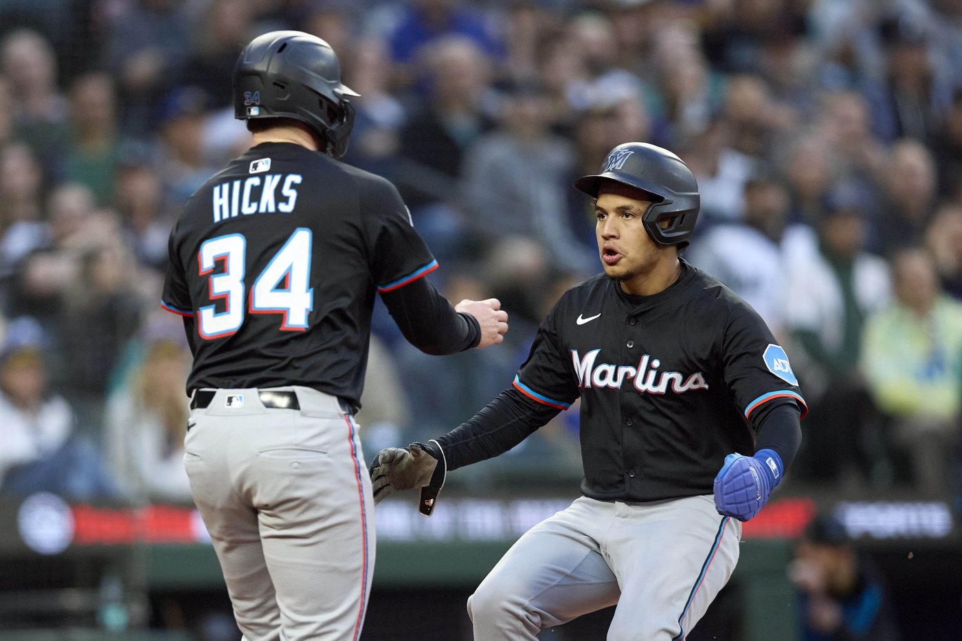 Gilbert leaves start early for Mariners and Moore's error helps Marlins win 8-4 | iNFOnews.ca