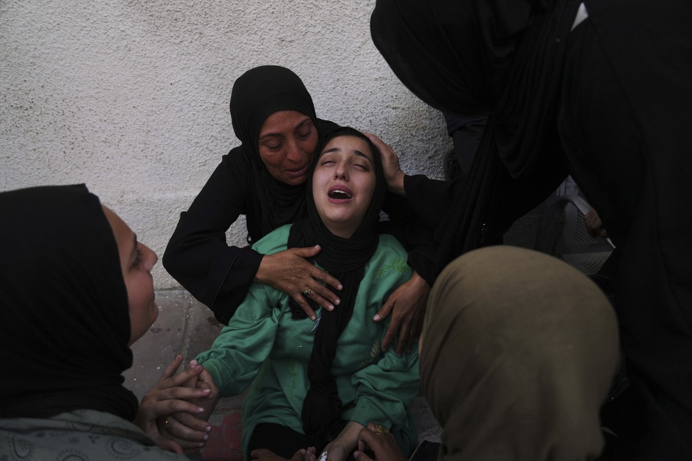 Live updates: US-backed group starts aid operations in Gaza while Israeli strikes pound region | iNFOnews.ca Live updates: US-backed group starts aid operations in Gaza while Israeli strikes pound region | iNFOnews.ca