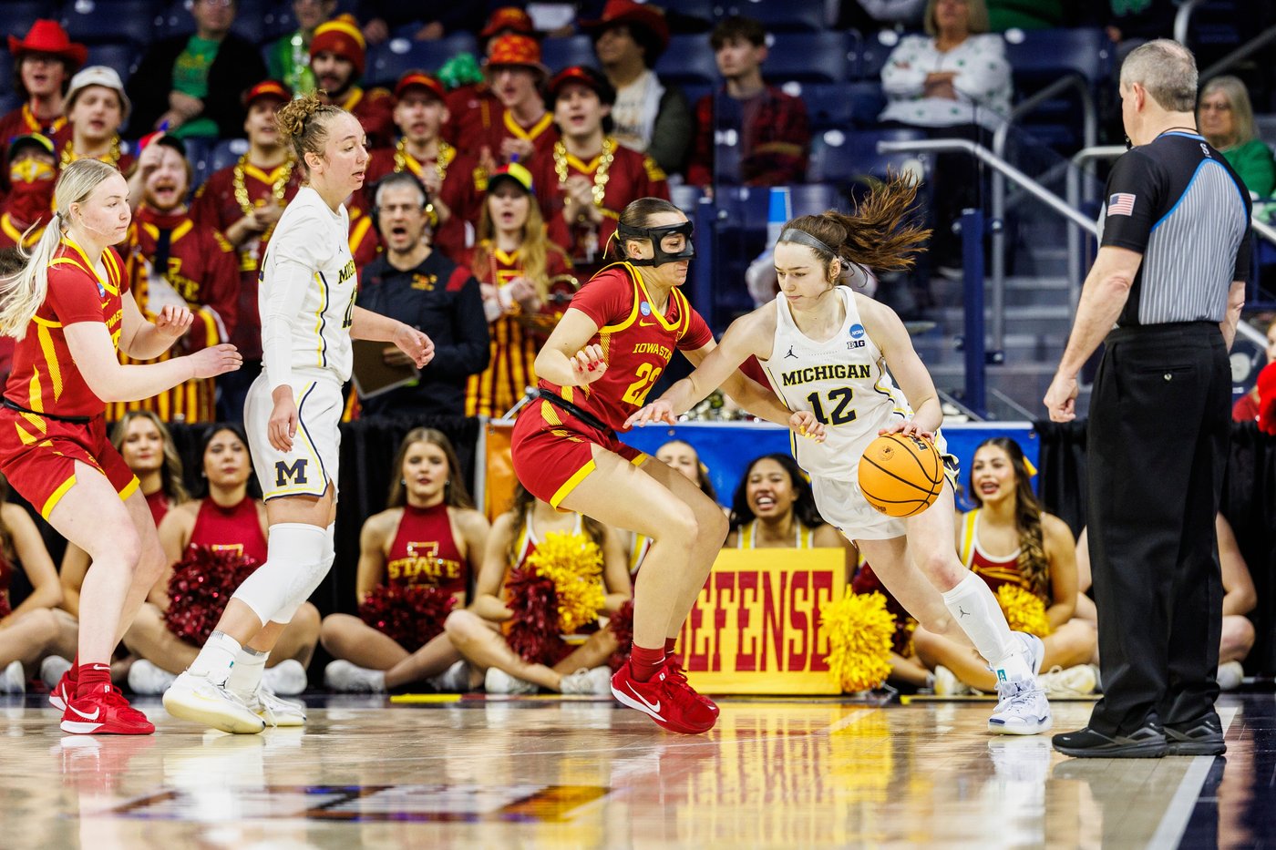 Hobbs scores 28 as No. 6 Michigan escapes No. 11 Iowa State 80-74 | iNFOnews.ca