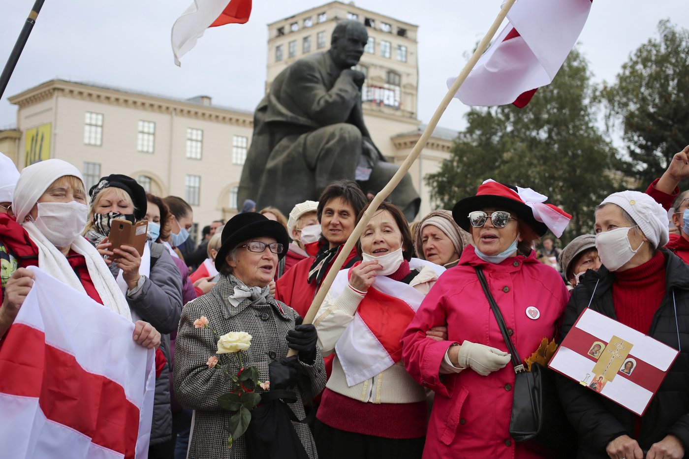 Belarus' authoritarian leader pardons 42 imprisoned activists | iNFOnews.ca